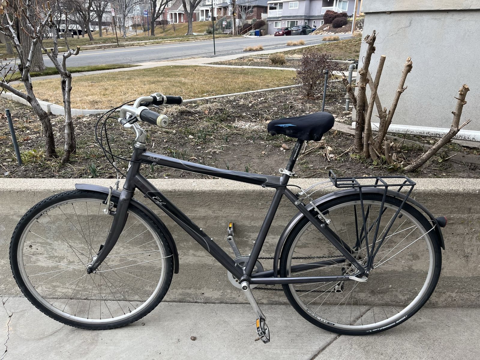 Medium sized city bike