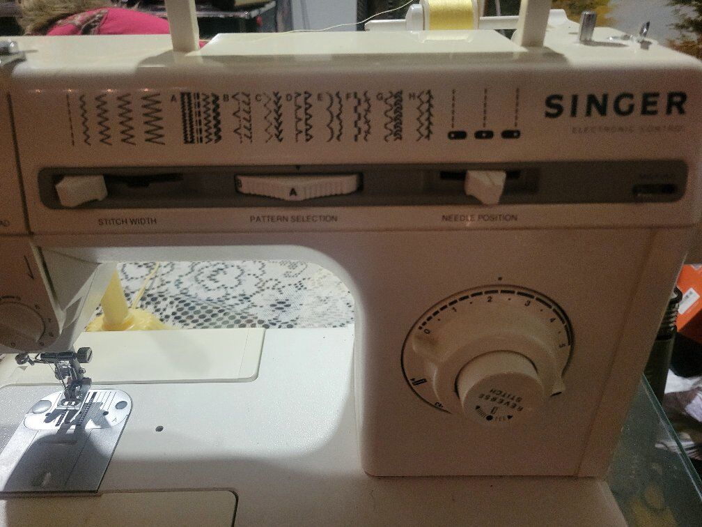 SINGER SEWING MACHINE