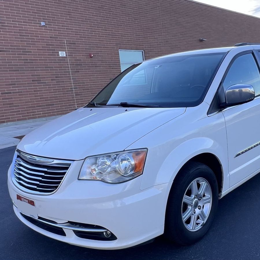2011 Chrysler Town and Country Touring-L