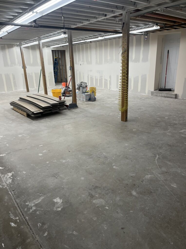 West Valley Retail Space FoR Lease - 2000 Sq Ft