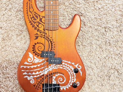 Luna electric bass