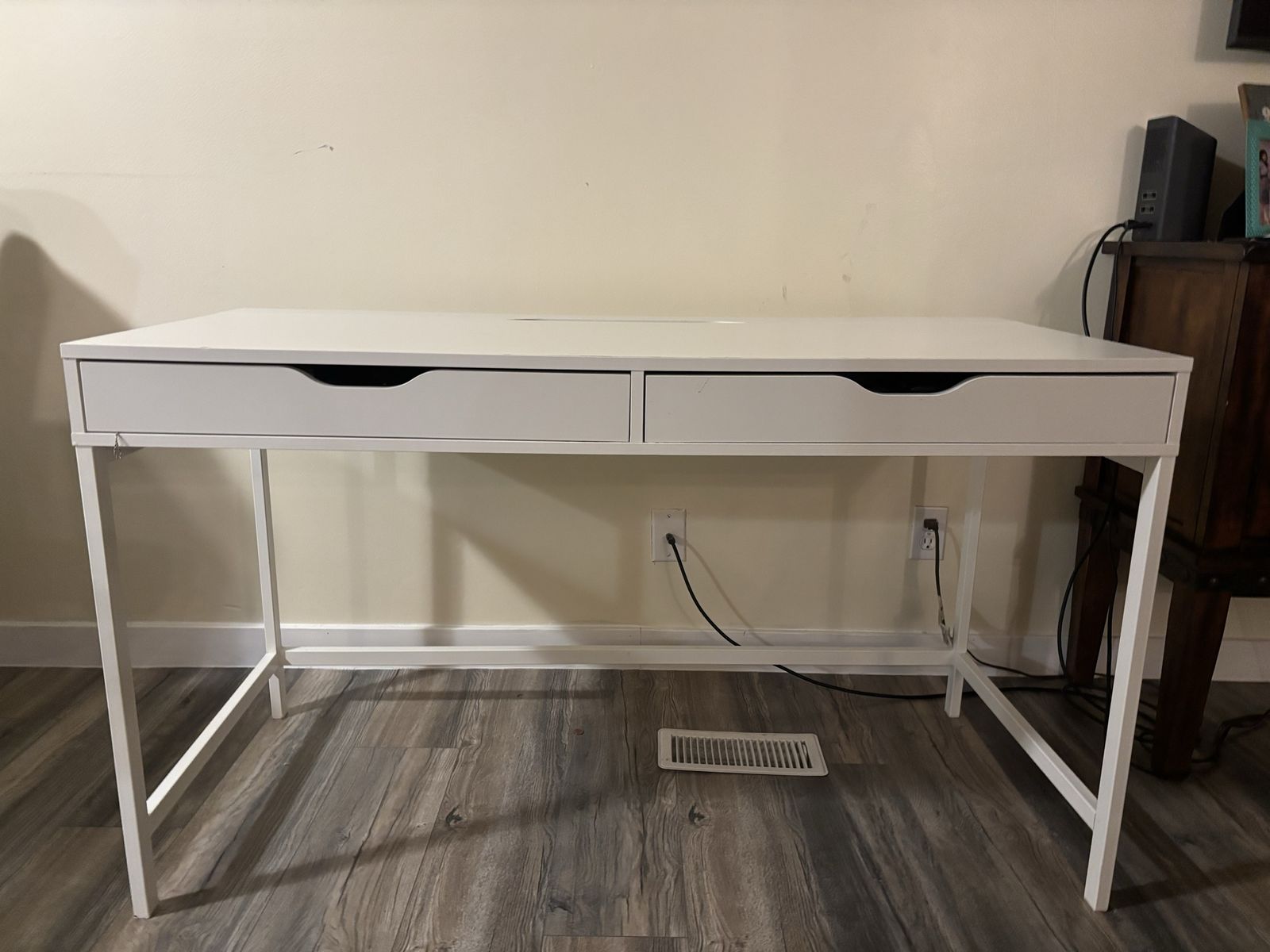 White Ikea desk