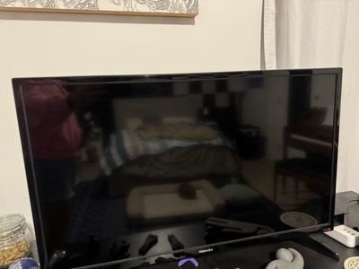 Toshiba 32-inch Smart LED TV - Compact HD Streaming Television