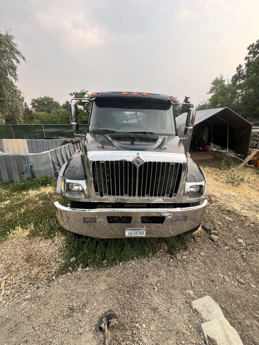 2005 International 7400 CXT 4x4 Crew Cab Dump Truck DT570