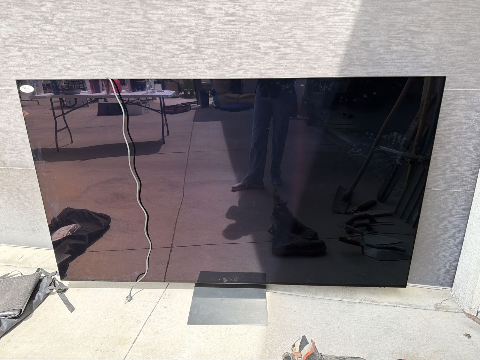 Broken Screen For Parts Samsung 77 OLED S84