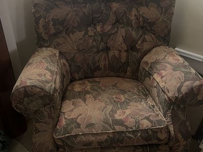 2 very Sturdy lazy-Boy Chairs