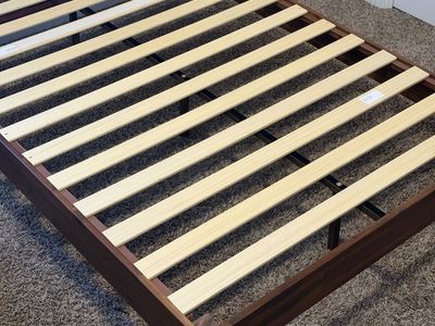 ZZinus full size Marissa 12” Deluxe Wood Platform Bed Antique Espresso Finish like new