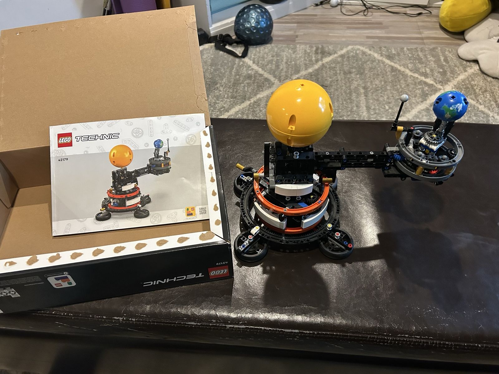 LEGO Technic Planet Earth and Moon in Orbit 42179
