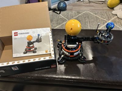 LEGO Technic Planet Earth and Moon in Orbit 42179