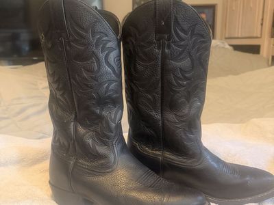 Ariat Men's Black Leather Western Cowboy Boots with Embossed Stitching - Size 9 1/2 EE