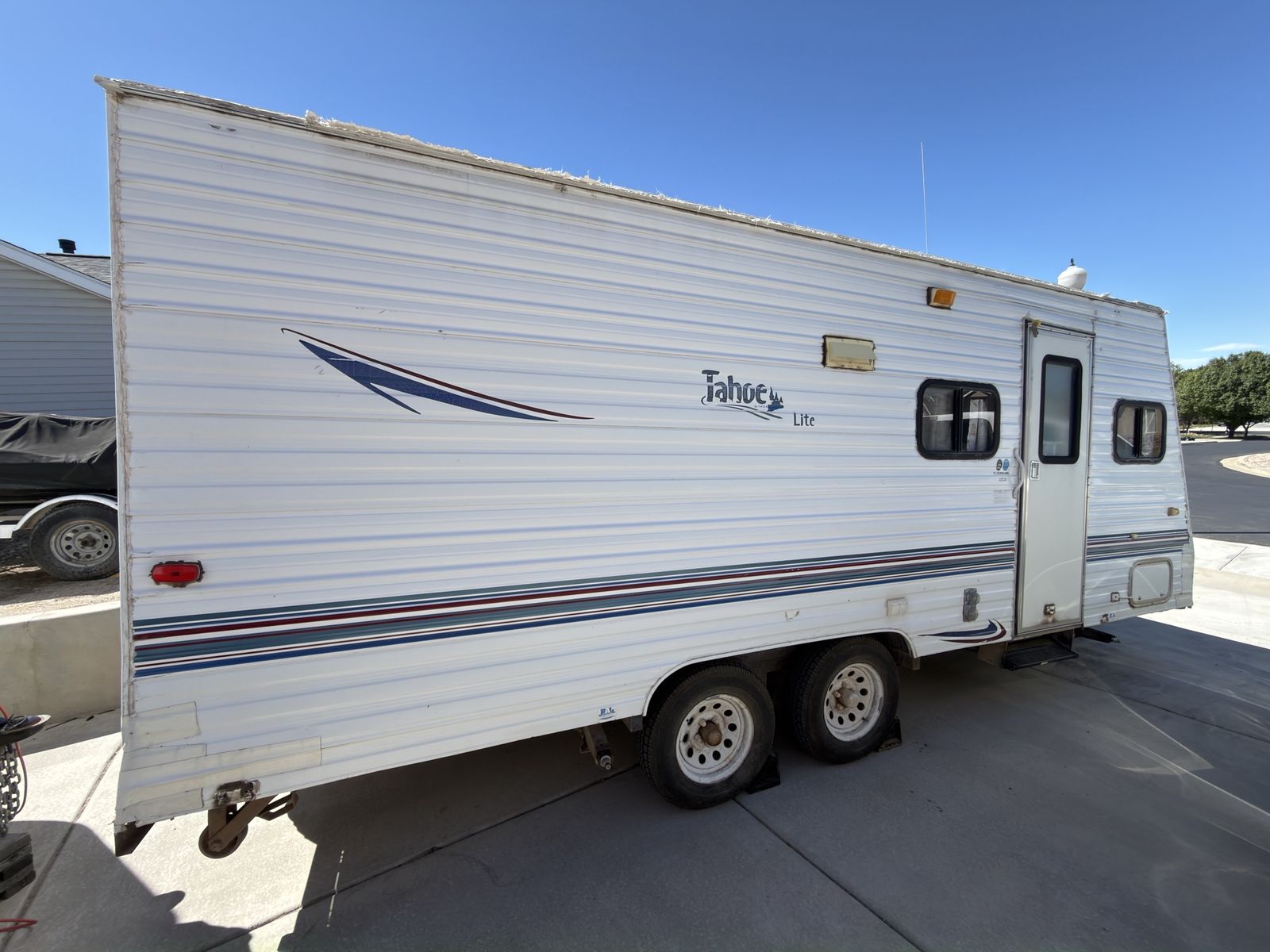 2001 Thor Tahoe Lite 22CB Travel Trailer - Sleeps 6-8, AC, Heat, New Tires, Water Damage