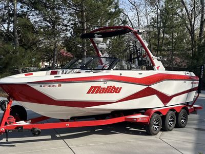 2023 Malibu LSV 25 Surf Boat Perfect Condition