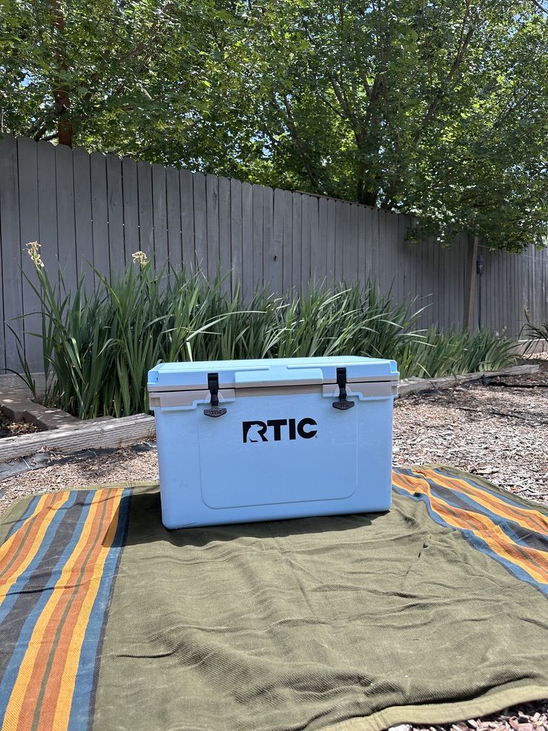 RTIC 52 QT Ultra-Light Cooler + Freezable Divider – Excellent Condition