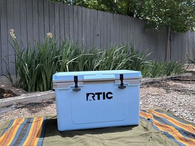 RTIC 52 QT Ultra-Light Cooler + Freezable Divider – Excellent Condition