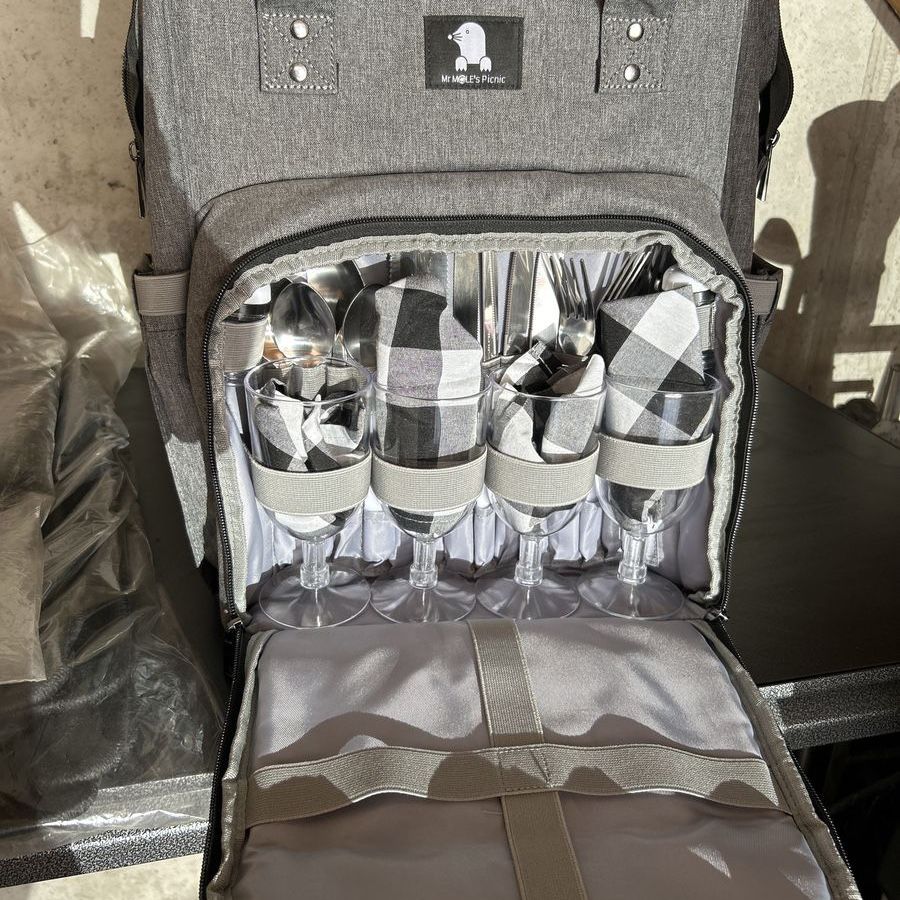 Portable kitchen bag, including silverware