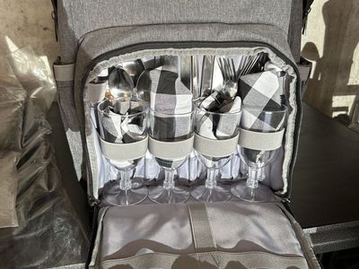 Portable kitchen bag, including silverware