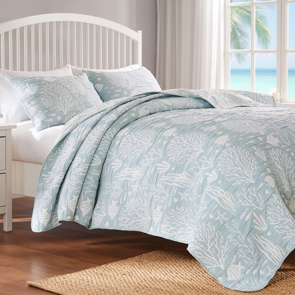Marina Seafloor Coastal Blue/White Quilt Reversible king size with Coral & Fish Print