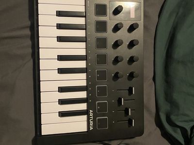 Arturia MiniLab 3 MIDI Controller Keyboard - Very Good Condition