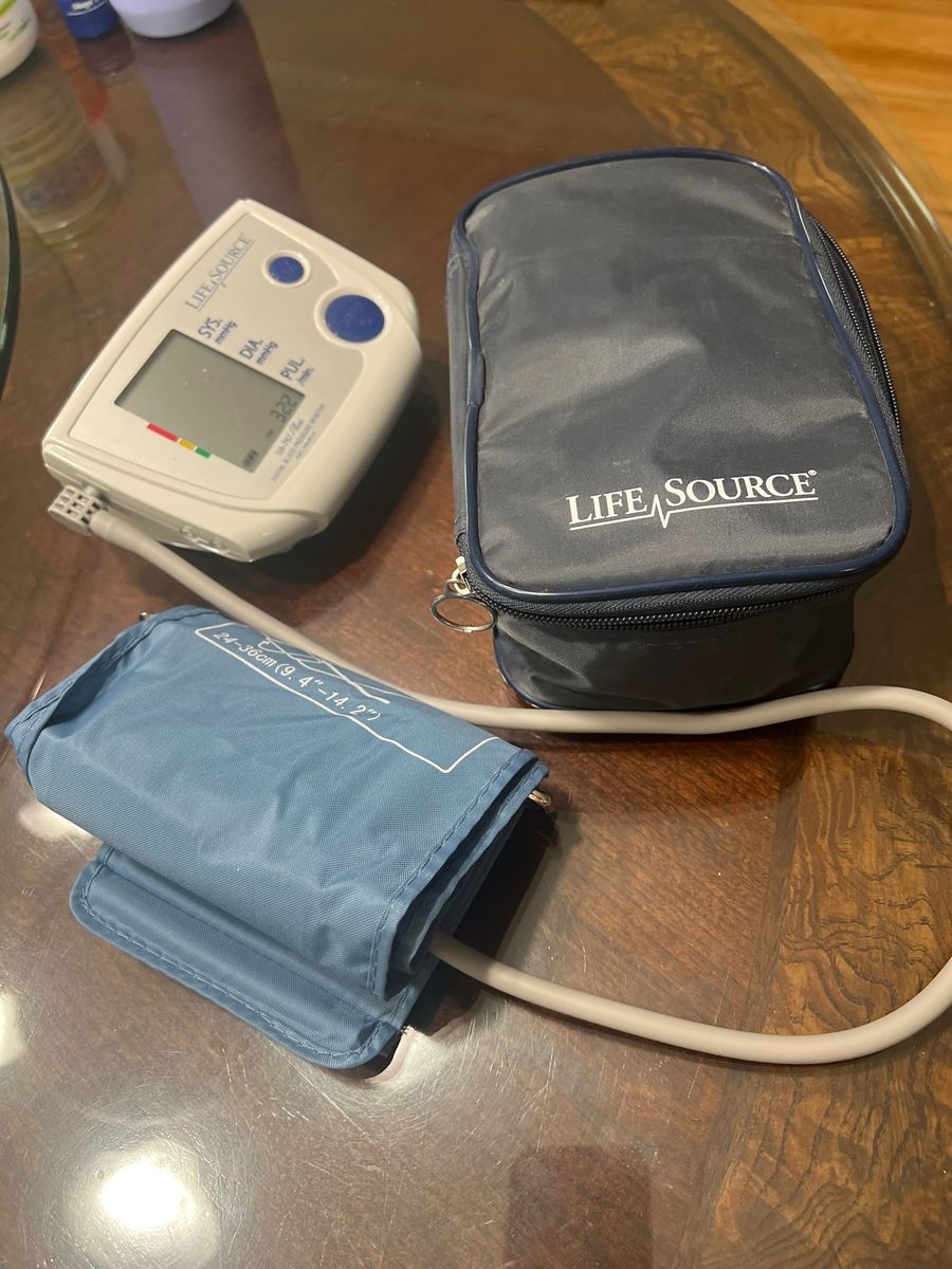 LIFE SOURCE Blood Pressure Monitor with Cuff (24-36cm) and Carrying Case