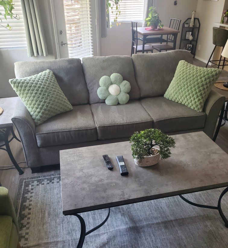*FREE* Cozy Gray 3-Seater Sofa - Excellent Condition Couch for Living Room
