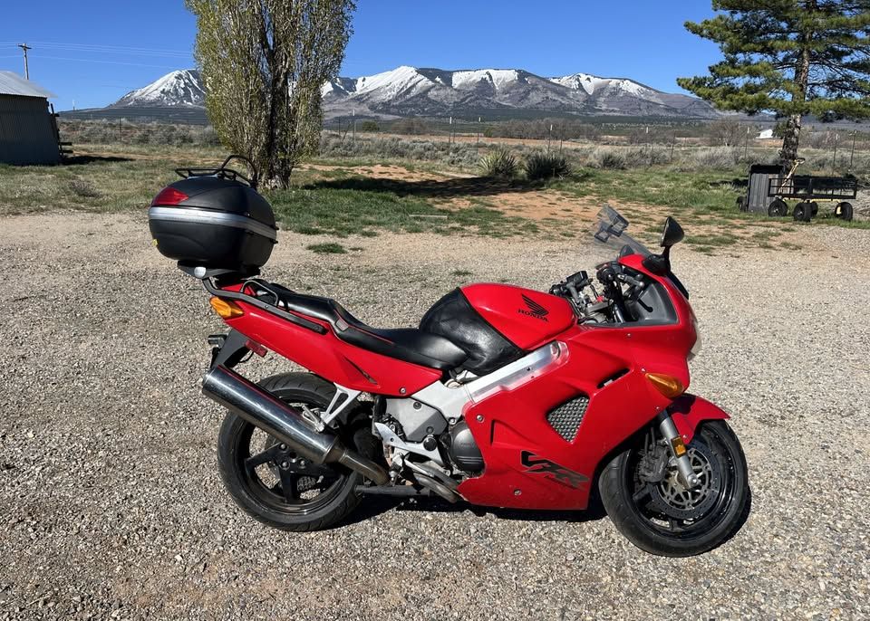 1998 Honda VFR turn key ready with LOTS of extras!!!