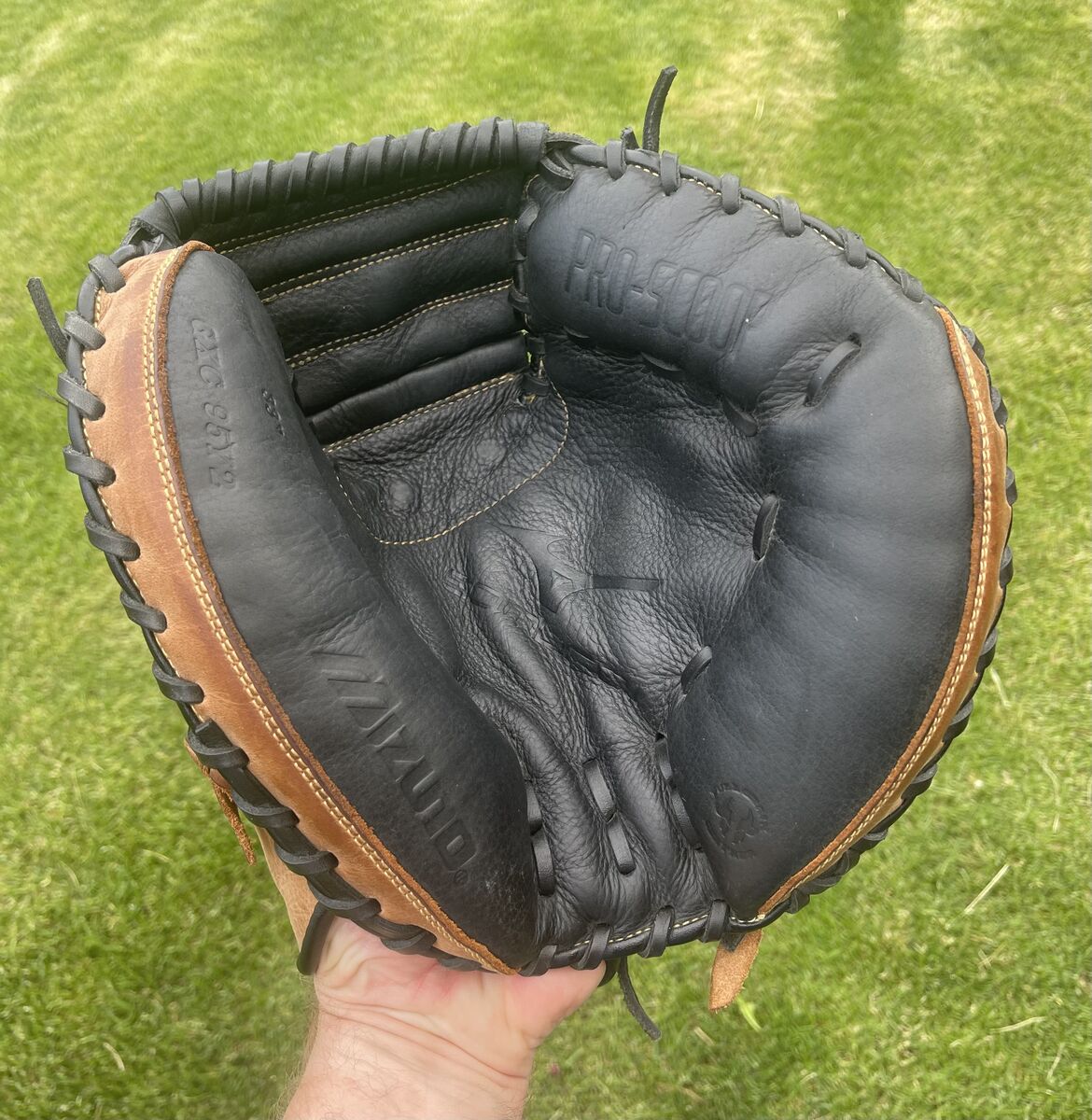 Mizuno 33 in. Baseball Catchers Glove