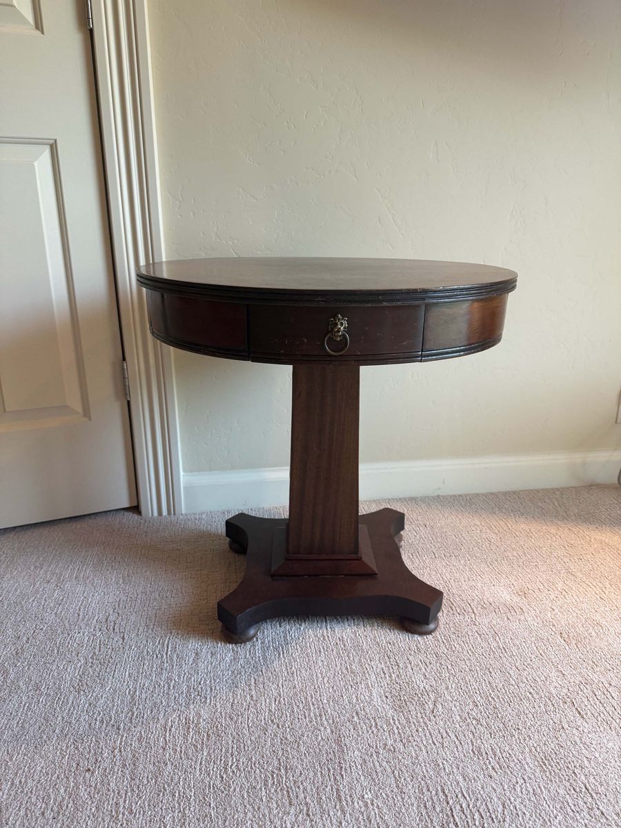 Duncan Phyfe Style Round Table