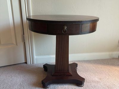 Duncan Phyfe Style Round Table