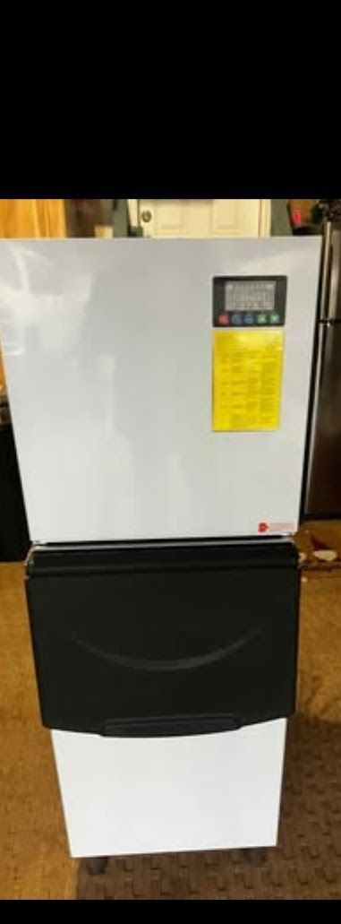 NEW COMMERCIAL ICE MAKER – NEVER USED