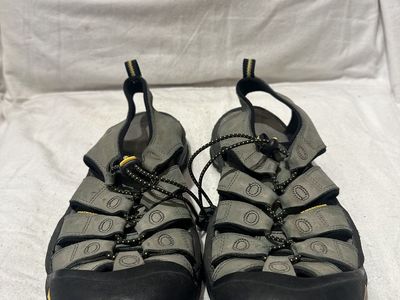 Keen Men’s Size 10 Green Leather Hiking Sandals