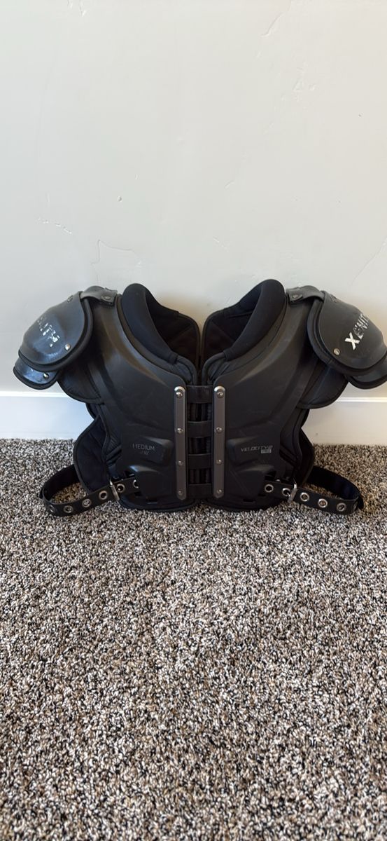 Xenith Velocity V2 Pro Football Shoulder Pads - Size Medium 17-18"