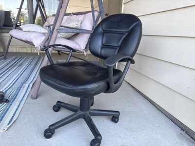 Black Office Chair with Wheels - Swivel, Adjustable Height