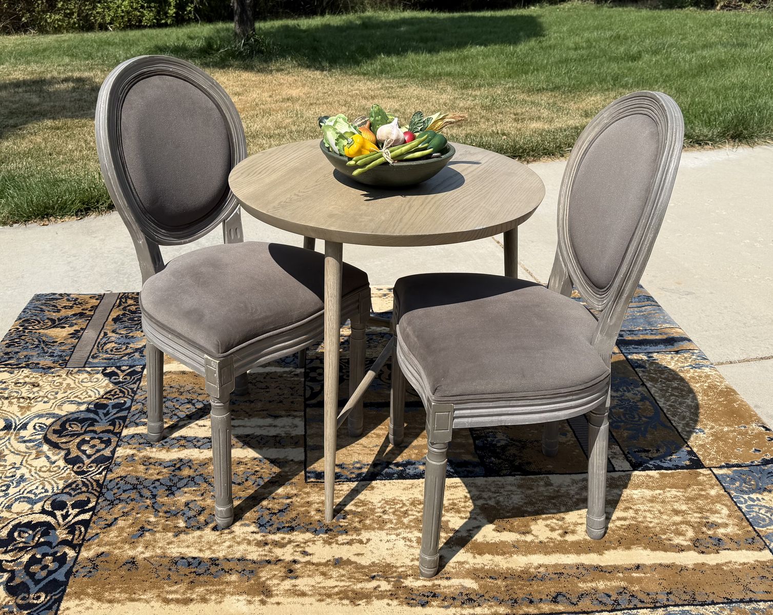 Chair grey velvet and table