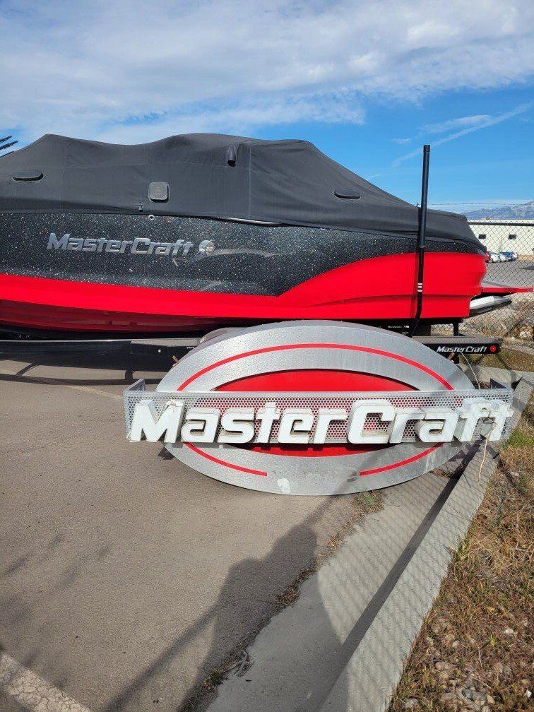 illuminated Mastercraft Boats sign