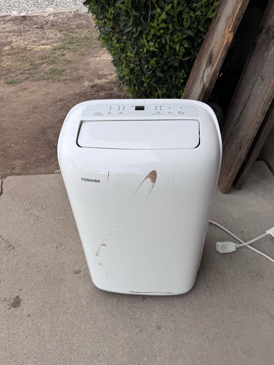 Toshiba RAC-PD1013CWRU 10,000 BTU 115V Portable Mobile Type Air Conditioner