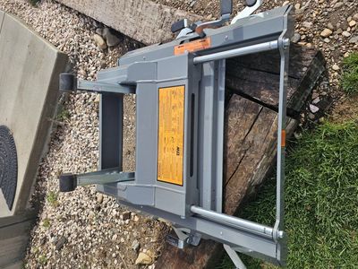 BW slider hitch for puck system. (Ford)