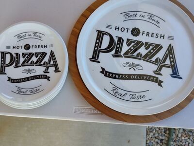 Pizza set - wood plate with ceramic pizza plate with 4 small plates