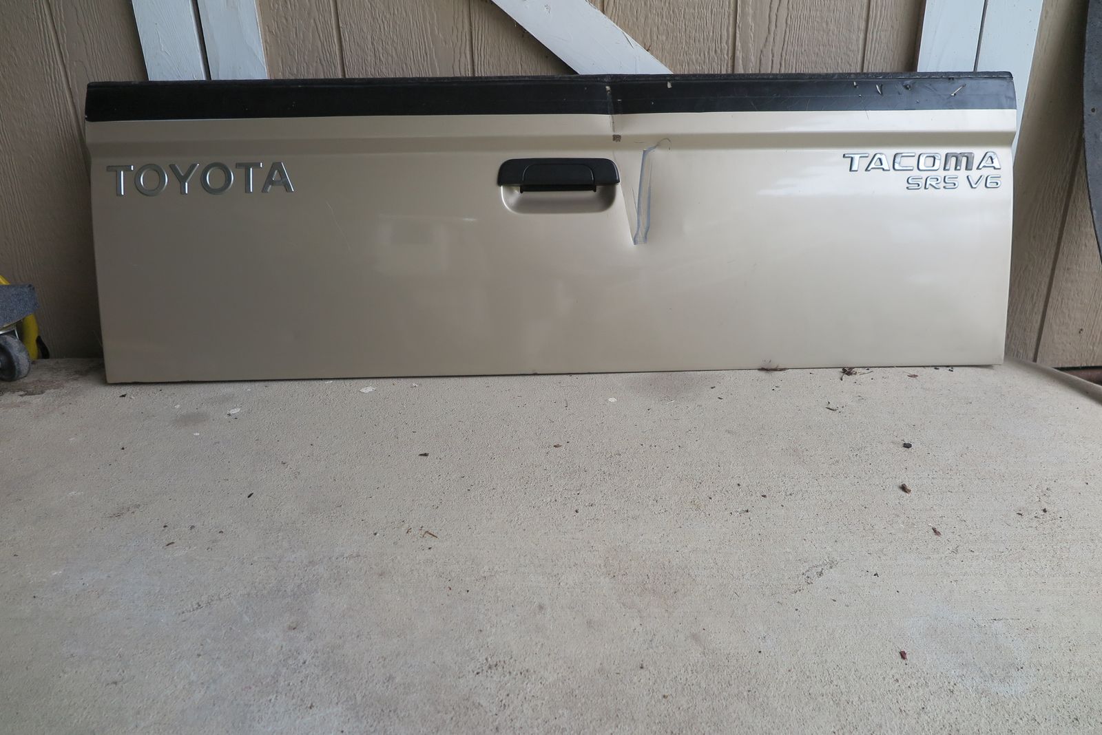 toyota tacoma rear tailgate 2004