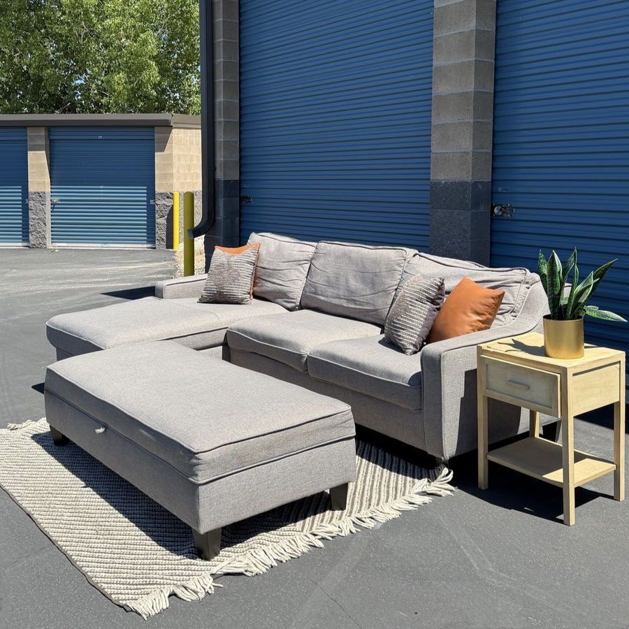 Free Delivery - Gorgeous Modern Sectional
