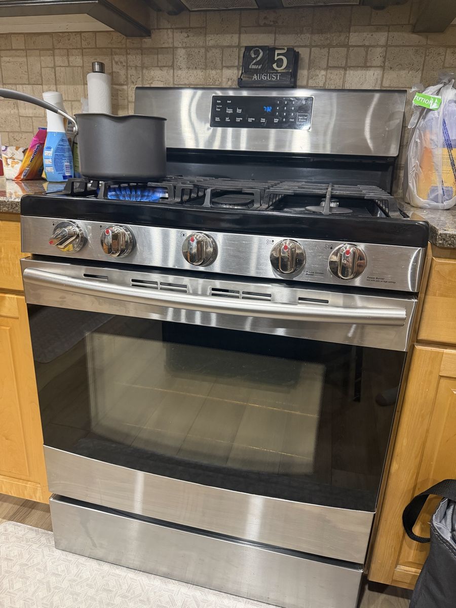 Samsung Stainless Steel Gas Range with Grates and Oven