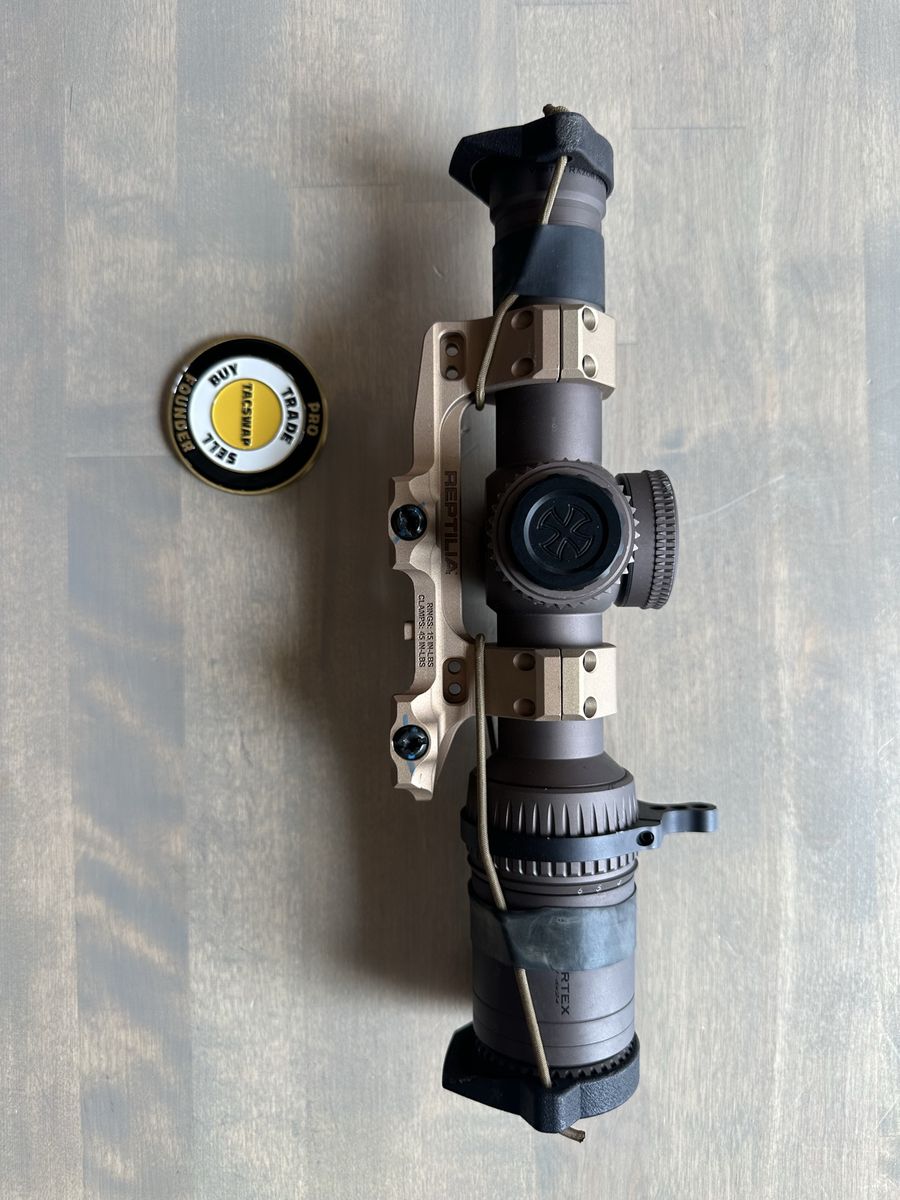 Vortex Razor HD Gen II-E 1-6x24 LPVO w/ Reptilia Mount and Scope Caps - Great Condition