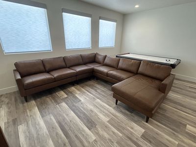 Large Brown Leather Sectional Sofa with Right-Hand Facing Chaise - Excellent Condition