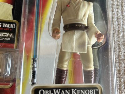 Star Wars Episode I Obi-Wan Kenobi (Jedi Knight) Action Figure w/ Lightsaber & Comlink
