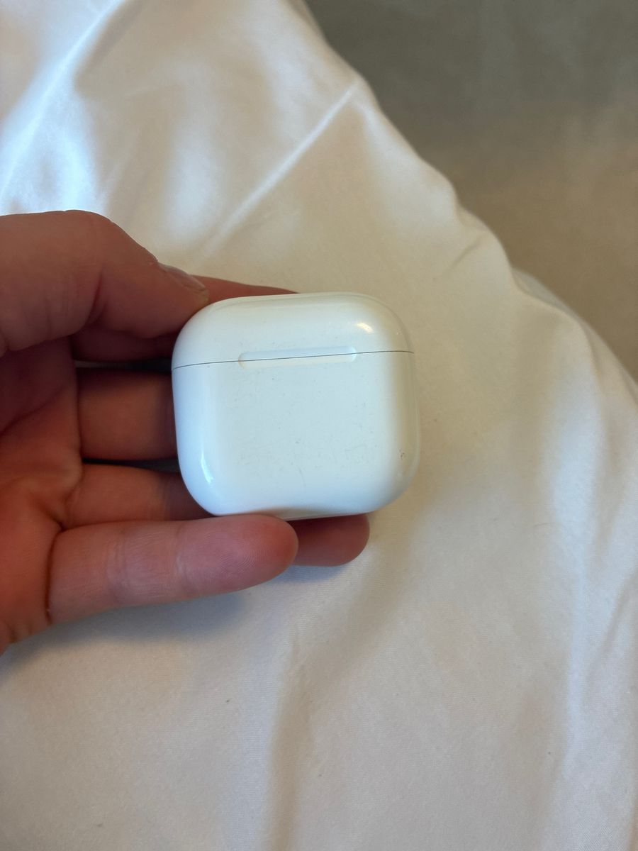 AirPods 4 Replacement Parts – Case & Left AirPod