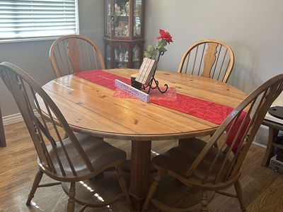 Solid wood Dining Room Table W/ 4 chairs