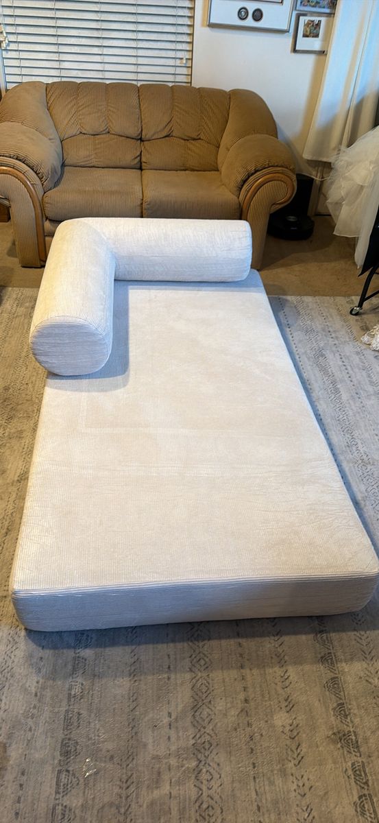HUGE YARD SALE – AUCTION PALLET FINDS!