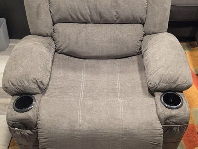 Brand New Recliner – Heated Seat & Massage Features