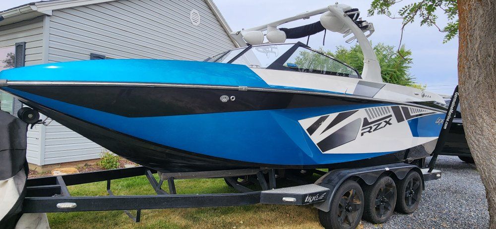 2016 Tige RZX Surf/Wakeboard Boat
