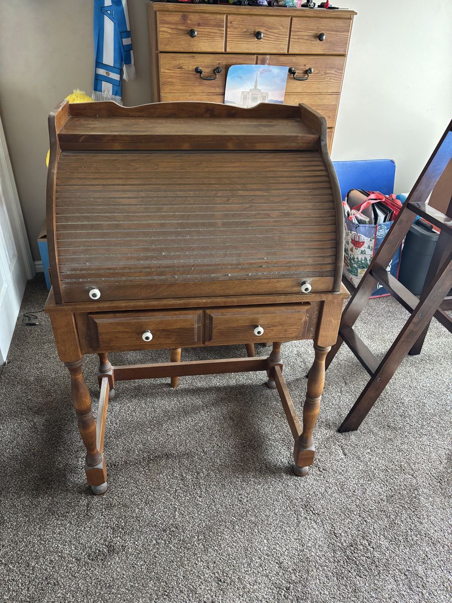 Roll top desk