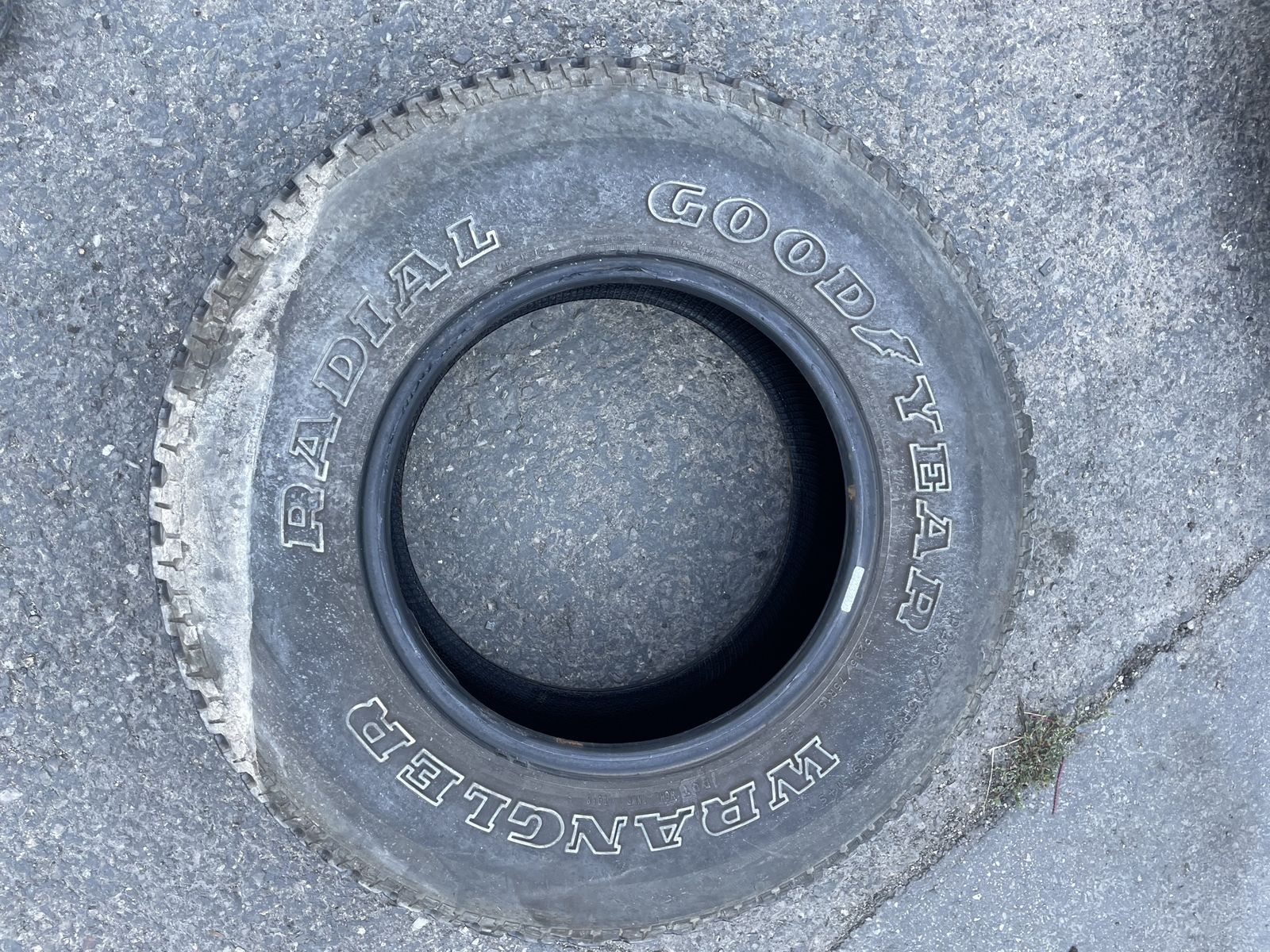 Goodyear Wrangler 235/75R15